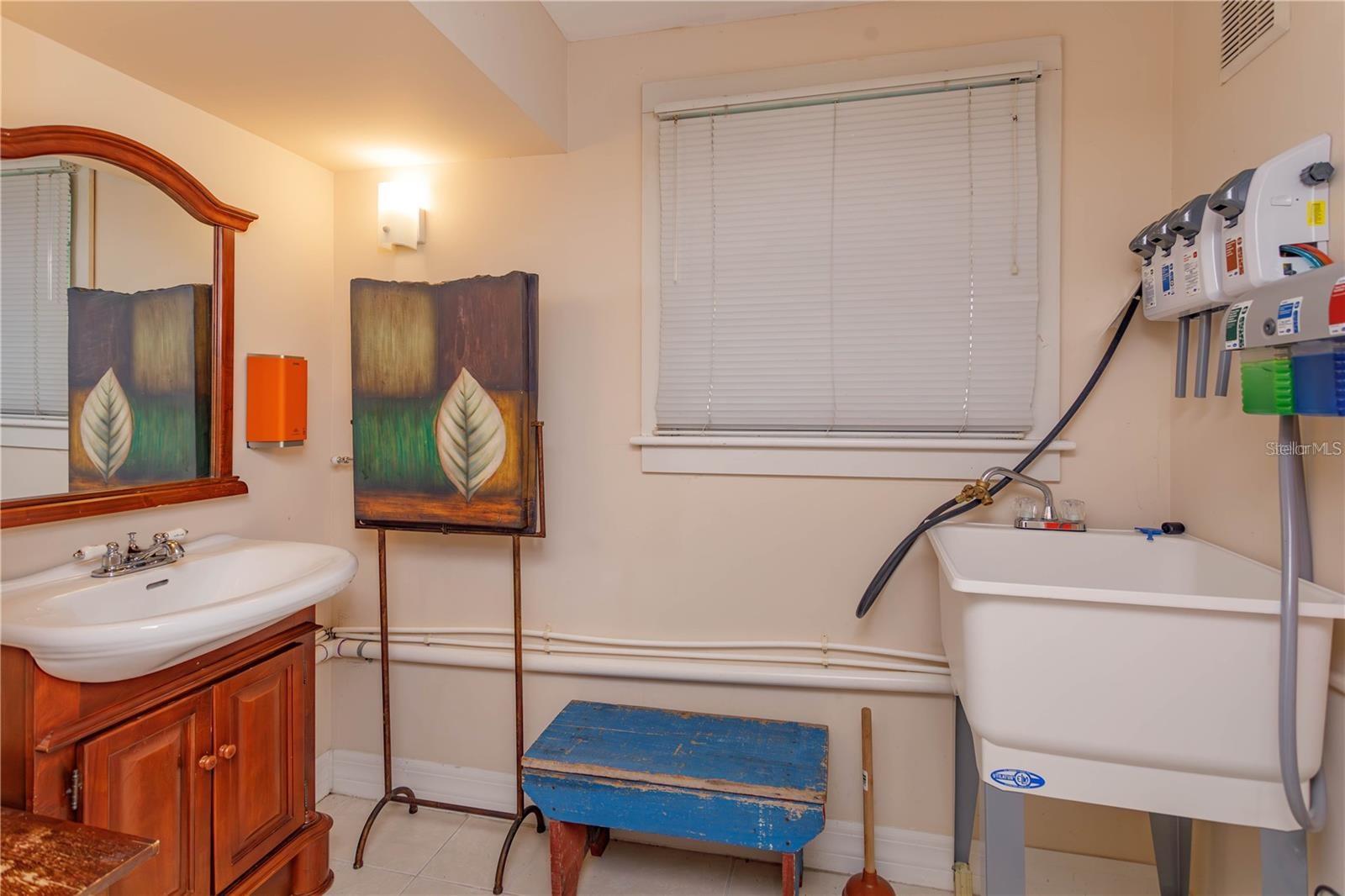 Image 21 of 22 For 300 Eola Drive