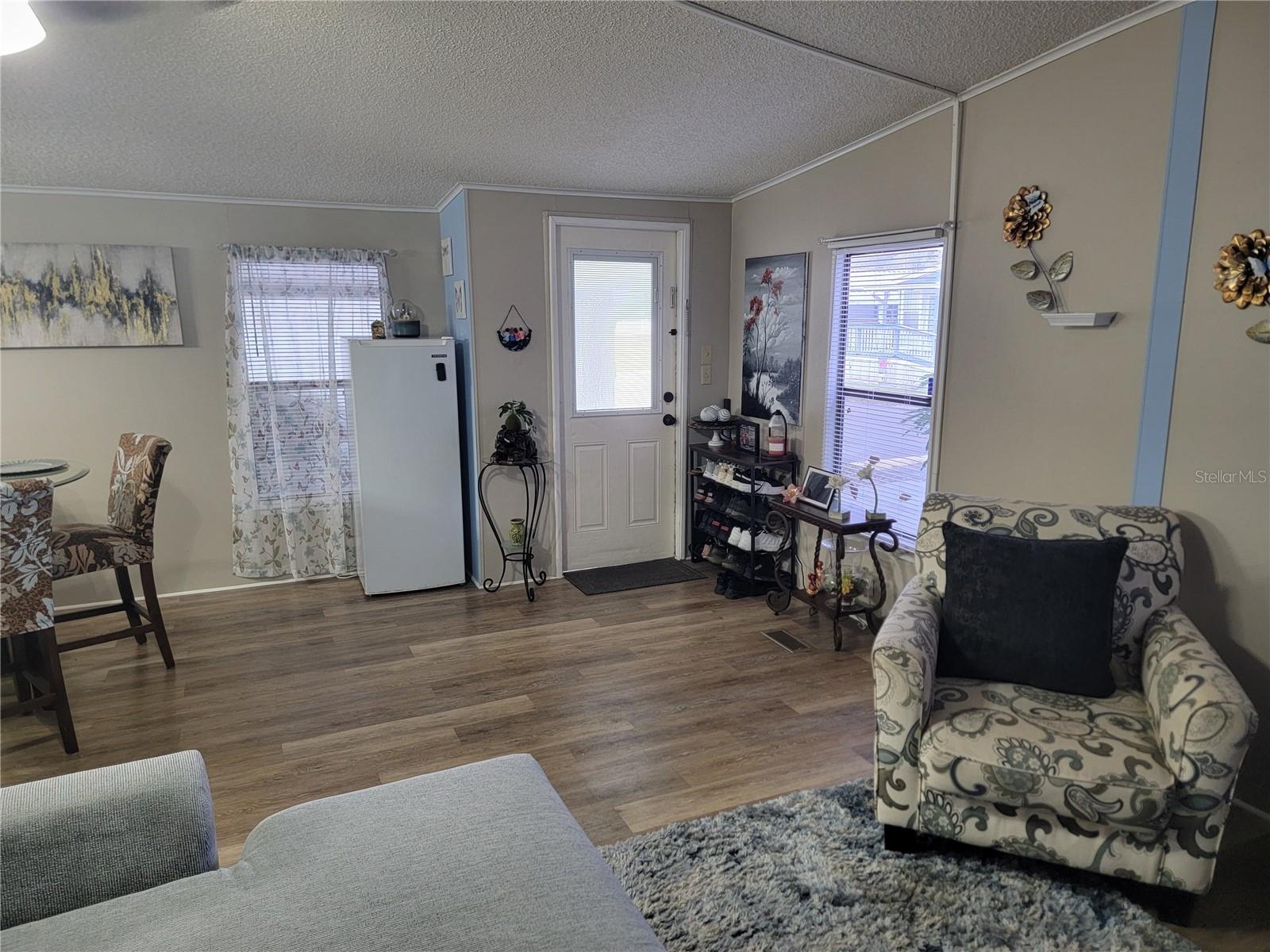 Image 8 of 22 For 187 Imperial Dr N