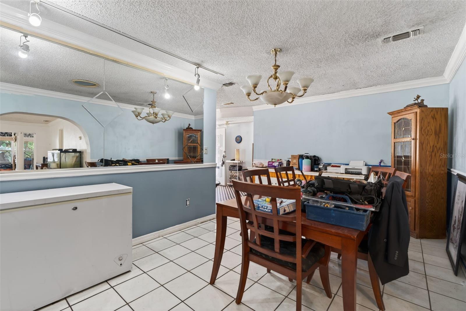 Image 11 of 44 For 5221 Chenault Avenue