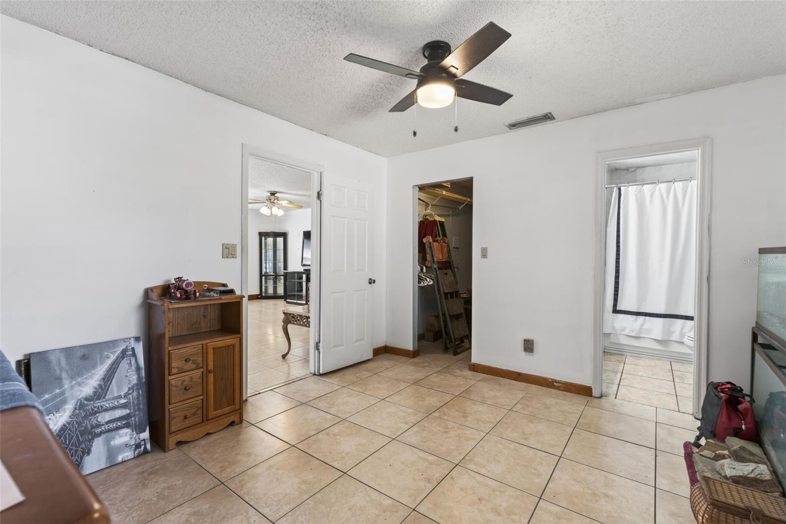 Image 15 of 44 For 5221 Chenault Avenue