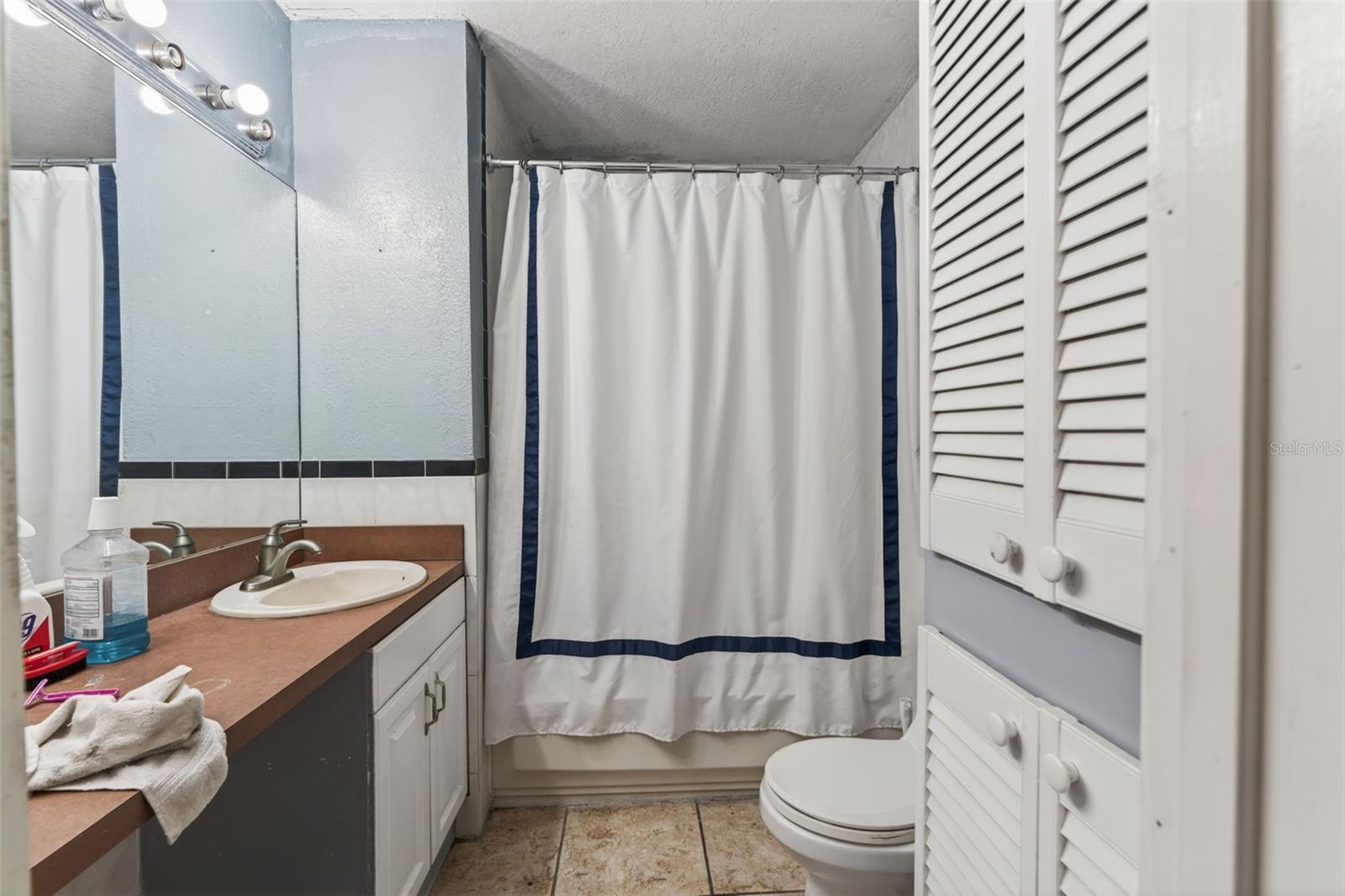 Image 16 of 44 For 5221 Chenault Avenue