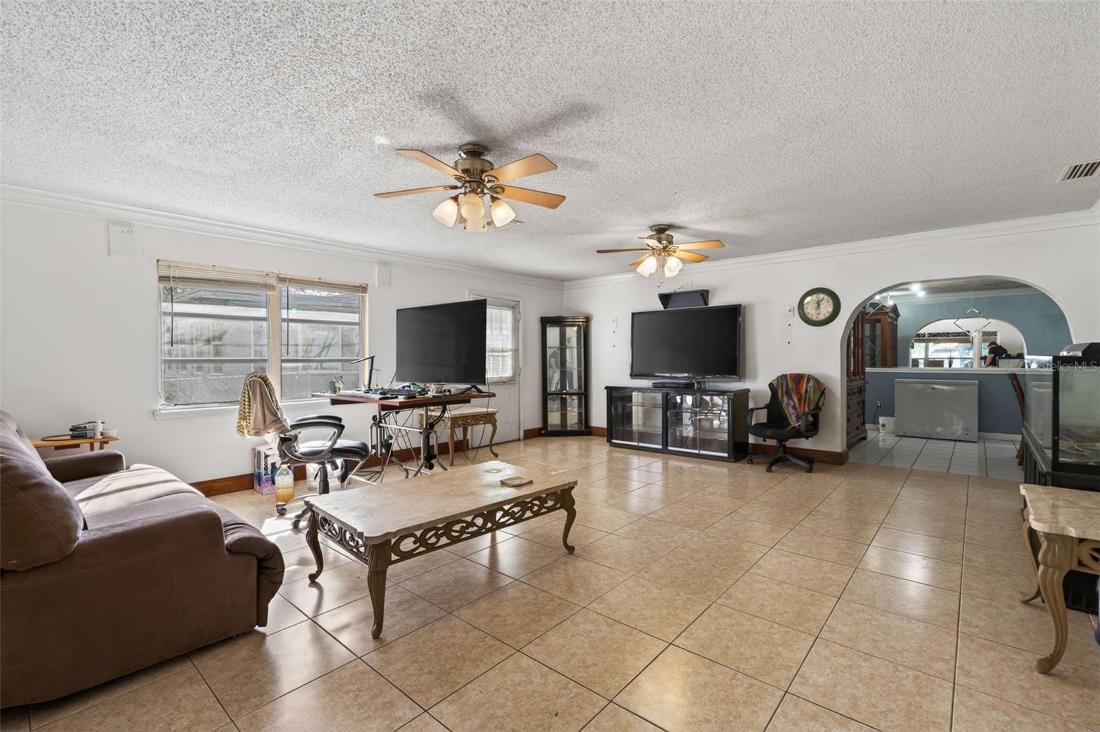 Image 17 of 44 For 5221 Chenault Avenue