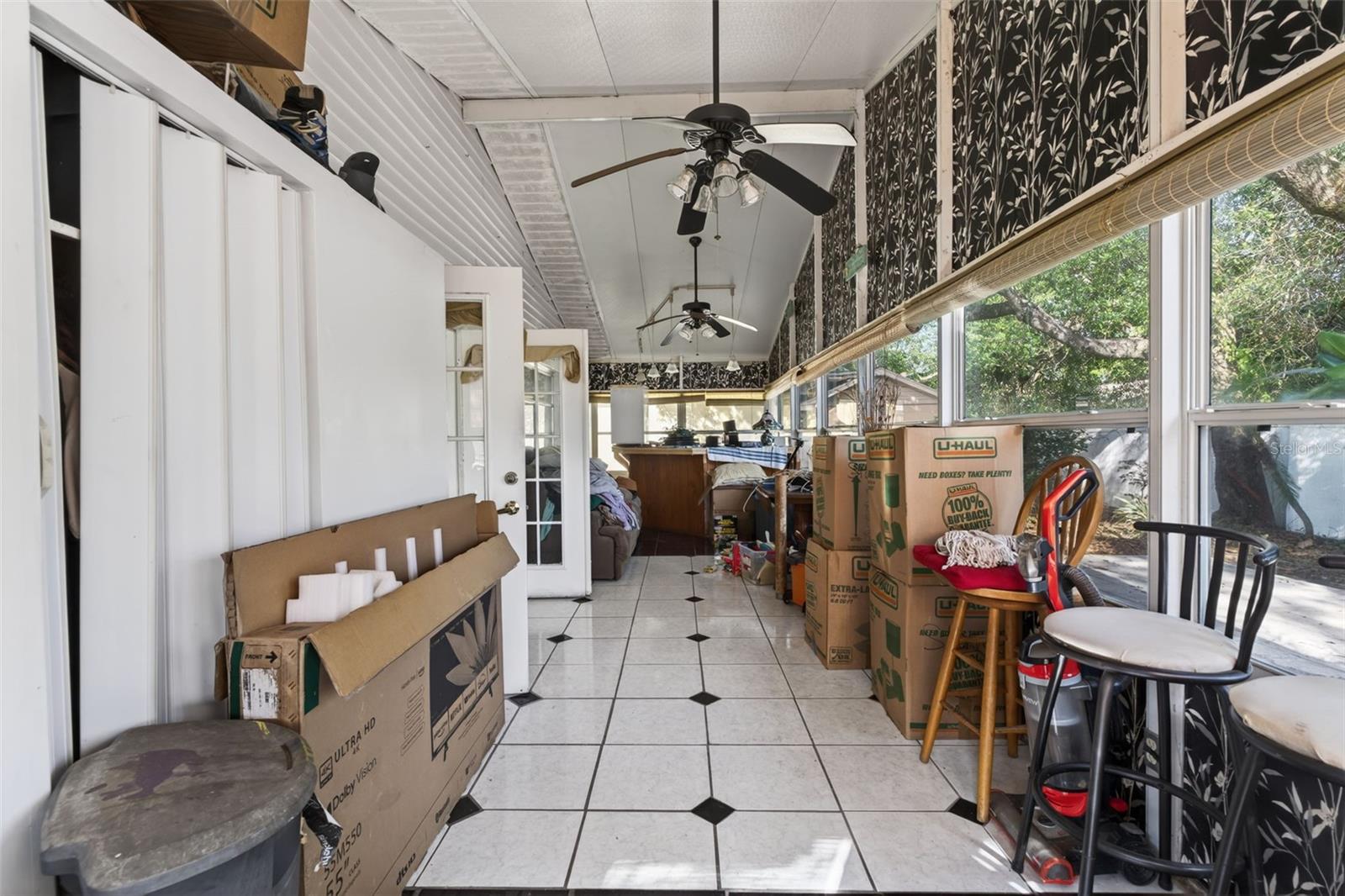 Image 18 of 44 For 5221 Chenault Avenue