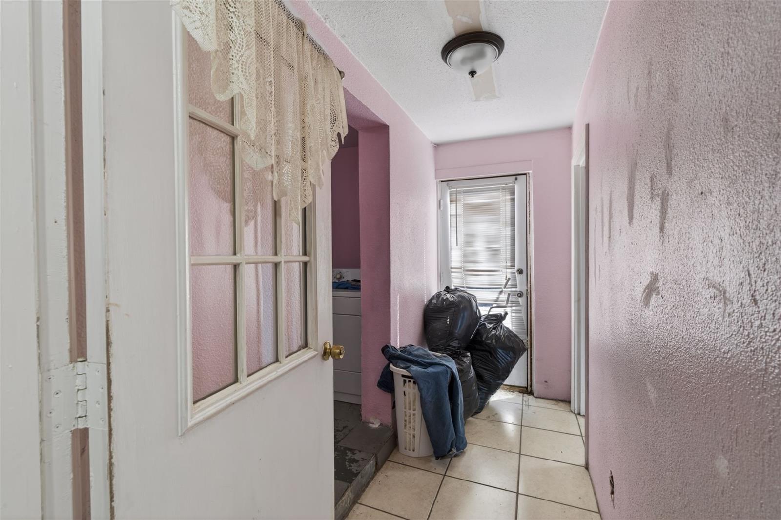 Image 25 of 44 For 5221 Chenault Avenue