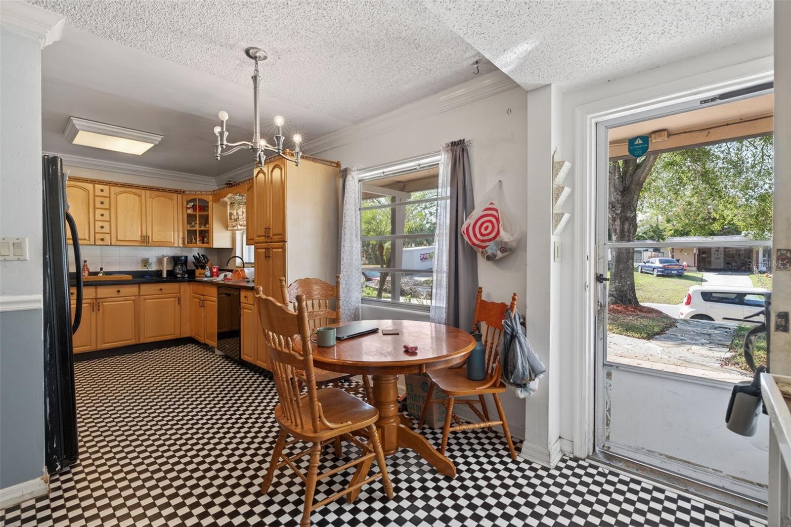 Image 5 of 44 For 5221 Chenault Avenue