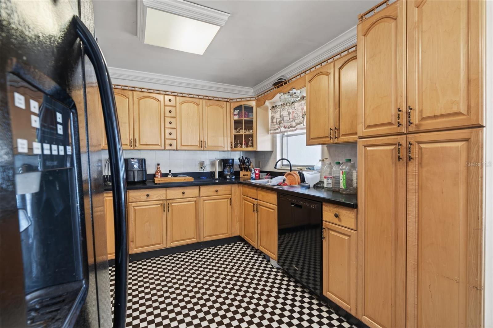 Image 6 of 44 For 5221 Chenault Avenue