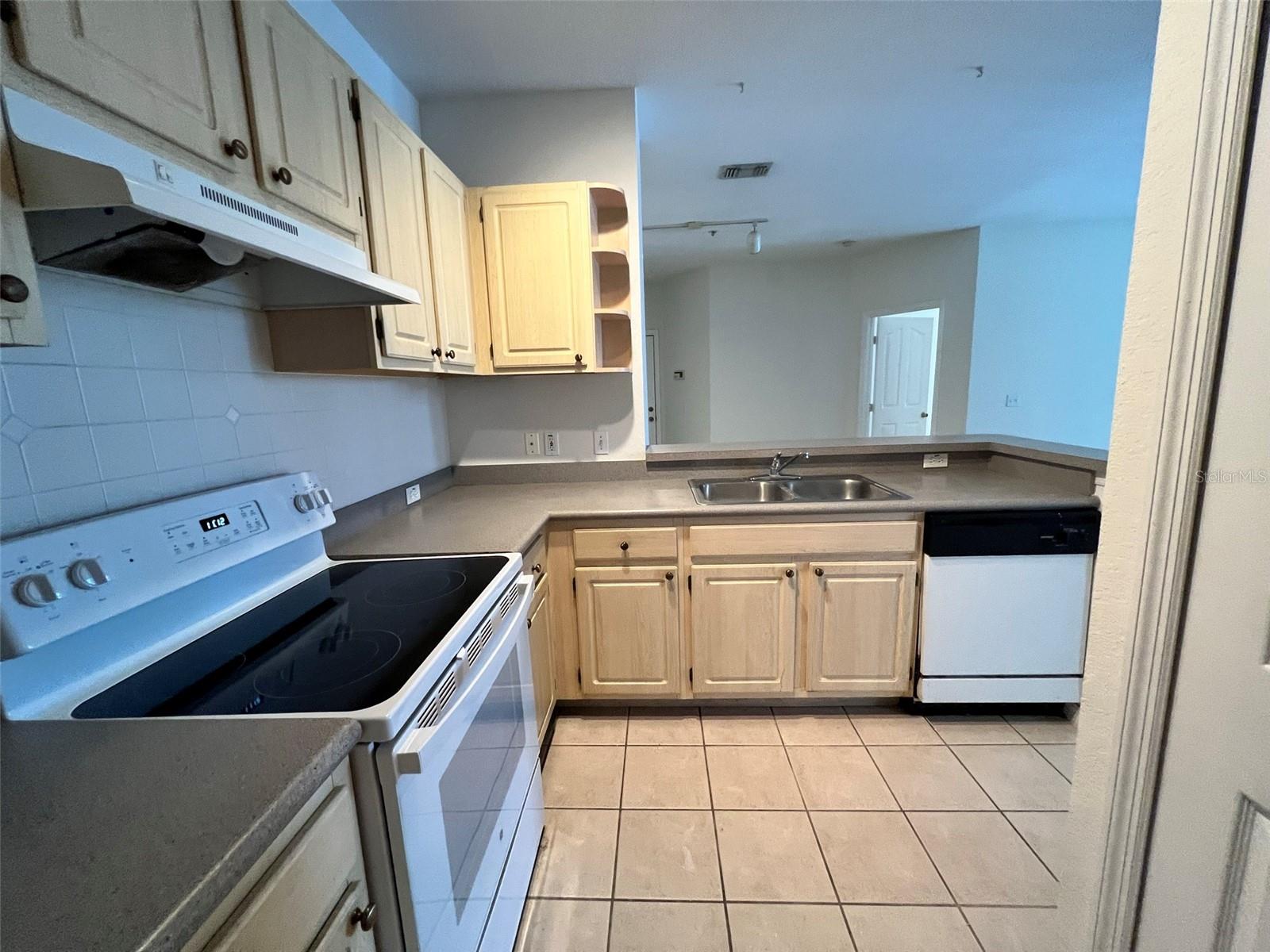 Image 12 of 14 For 2729 Maitland Crossing Way 204