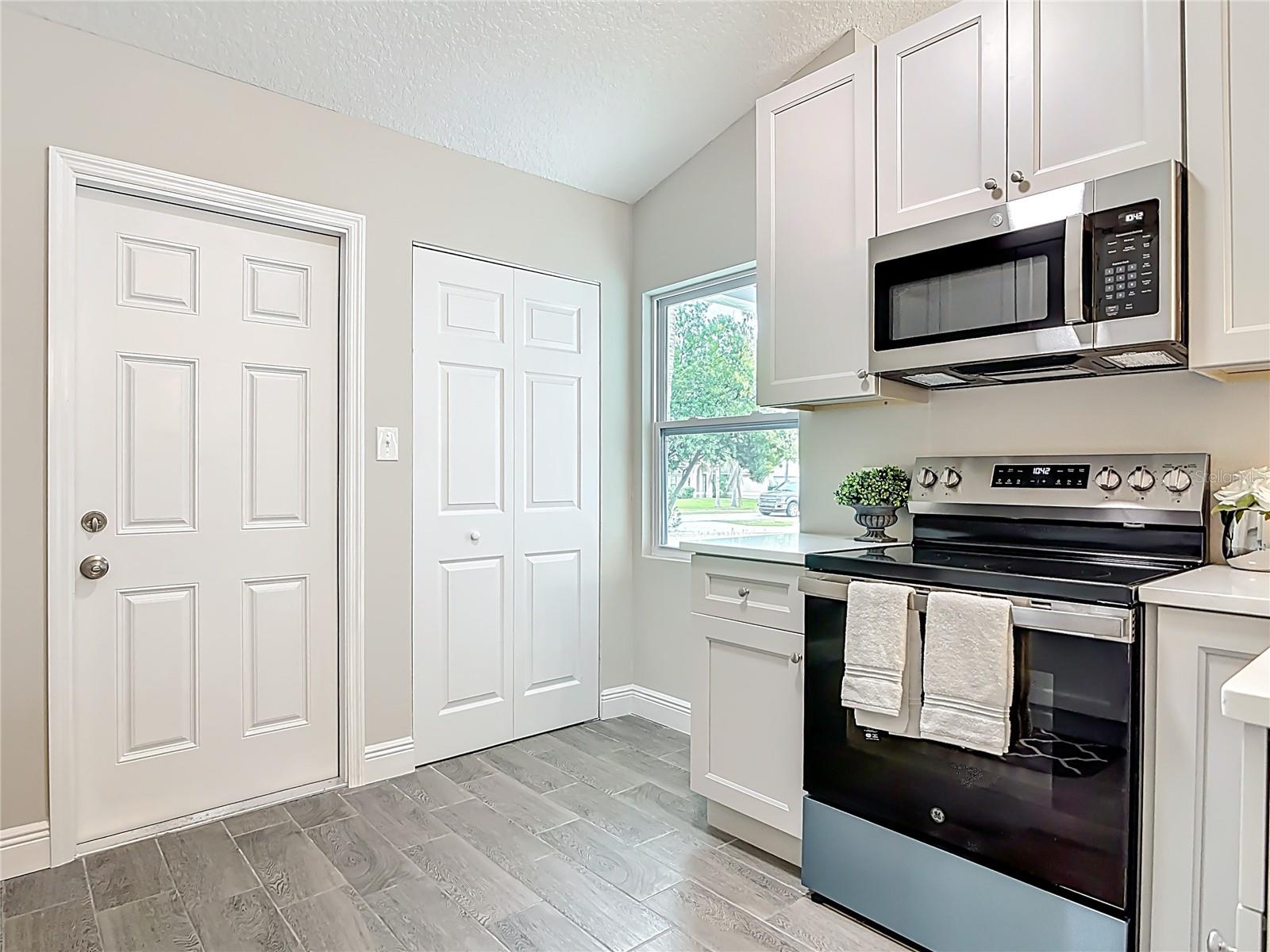 Image 5 of 44 For 2821 Sweet Springs Street