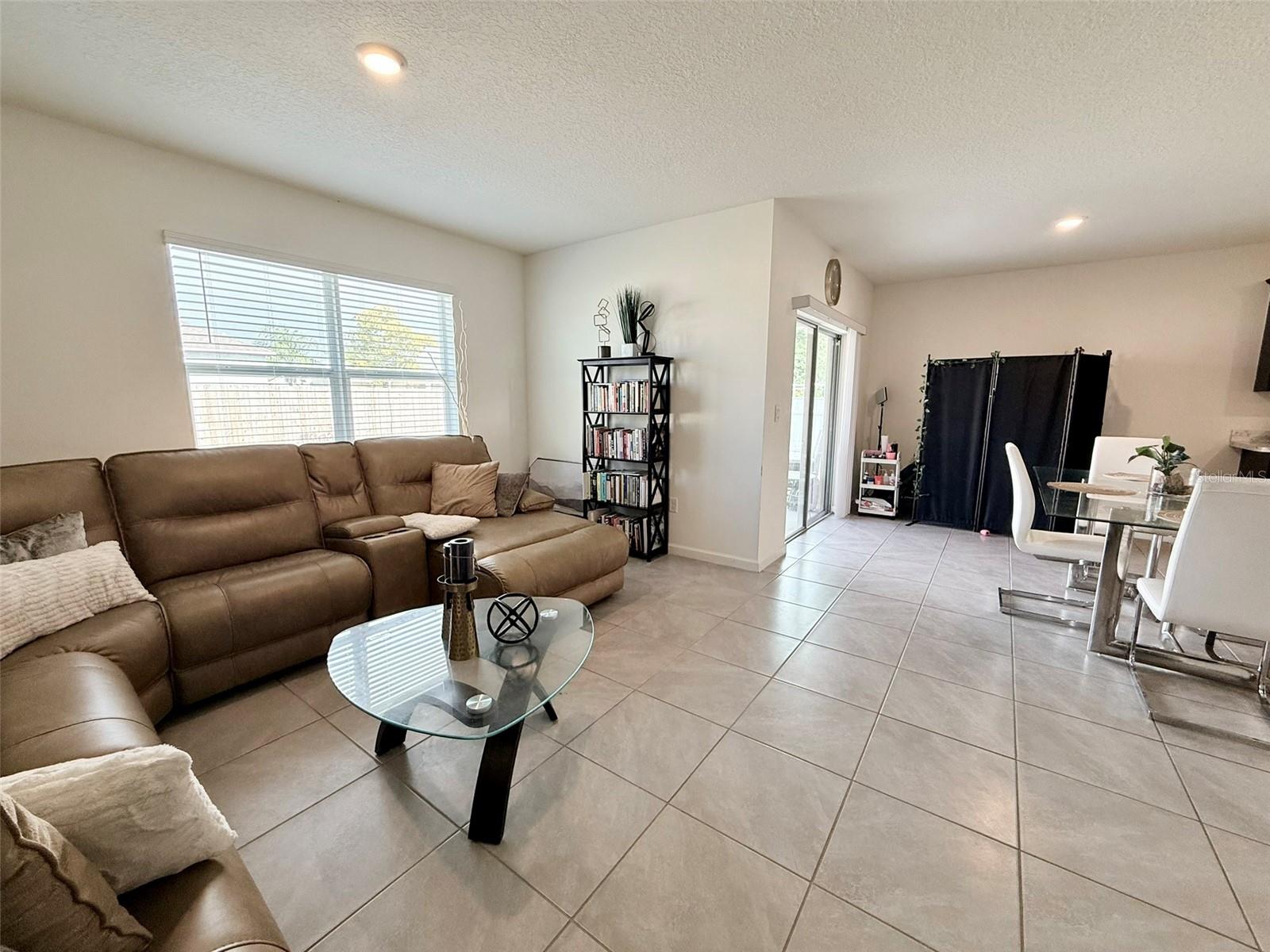 Image 11 of 37 For 517 Lacroix Avenue