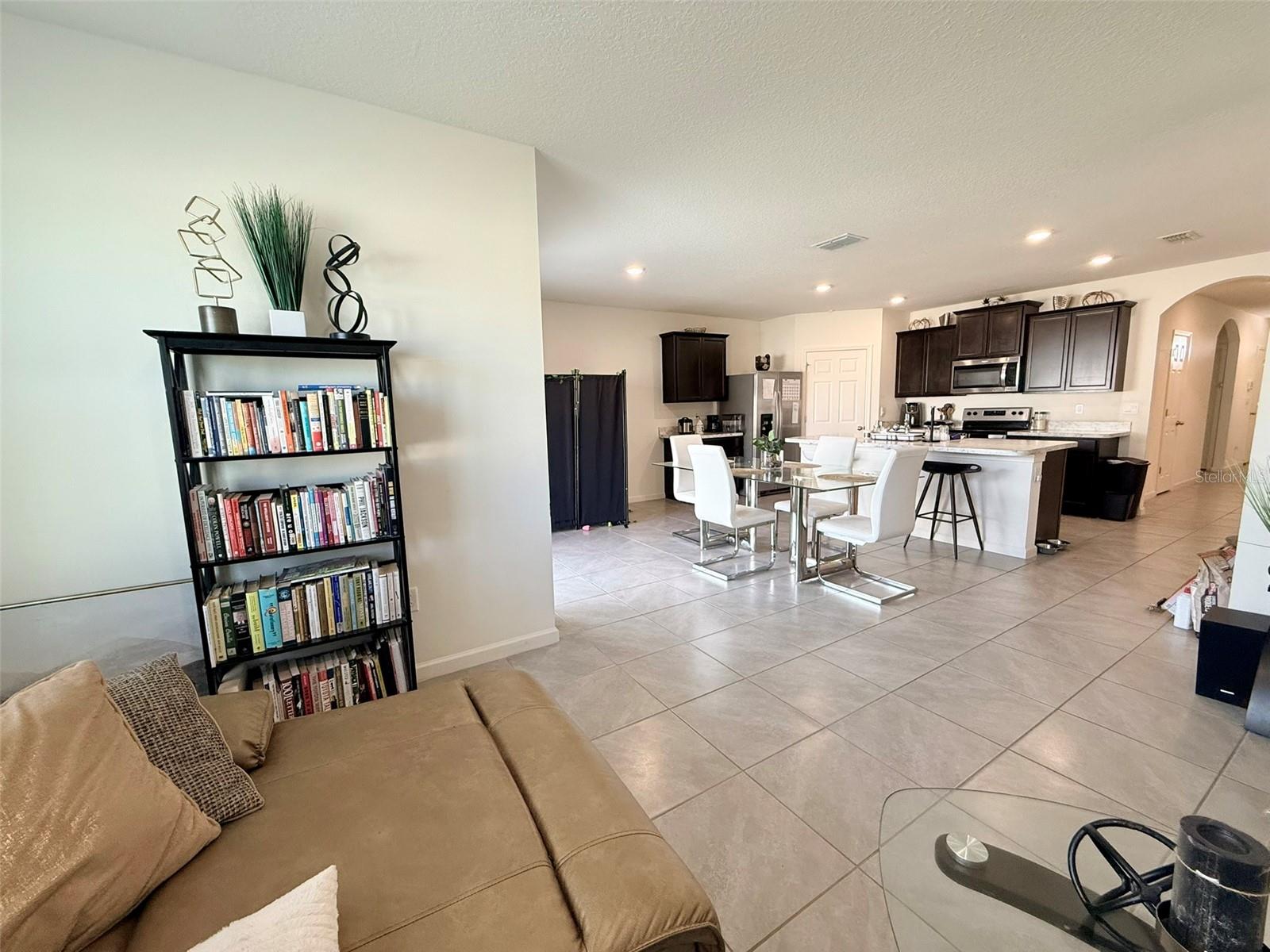 Image 12 of 37 For 517 Lacroix Avenue