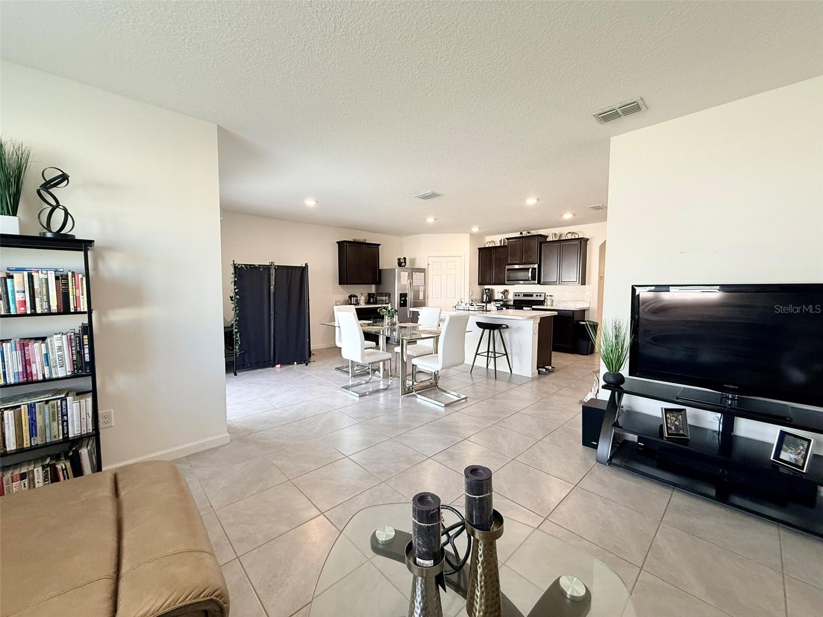 Image 13 of 37 For 517 Lacroix Avenue