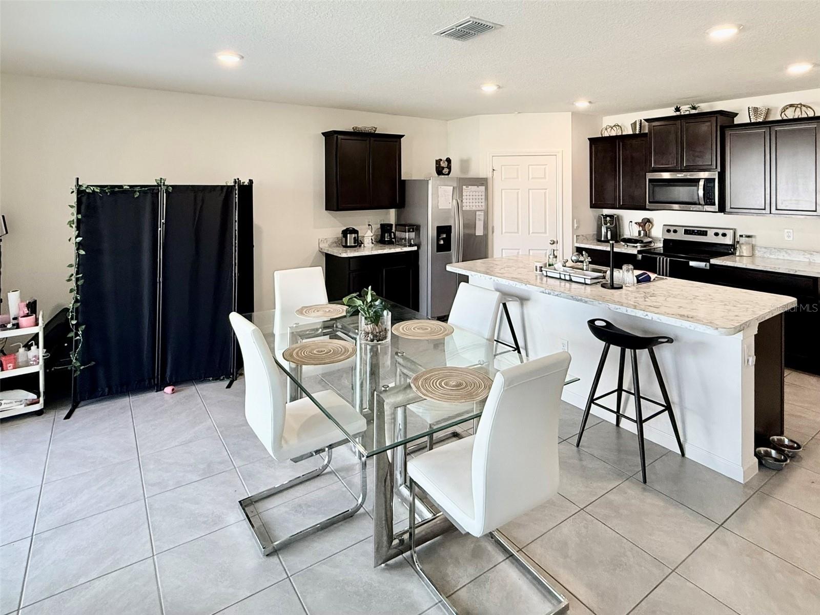 Image 2 of 37 For 517 Lacroix Avenue