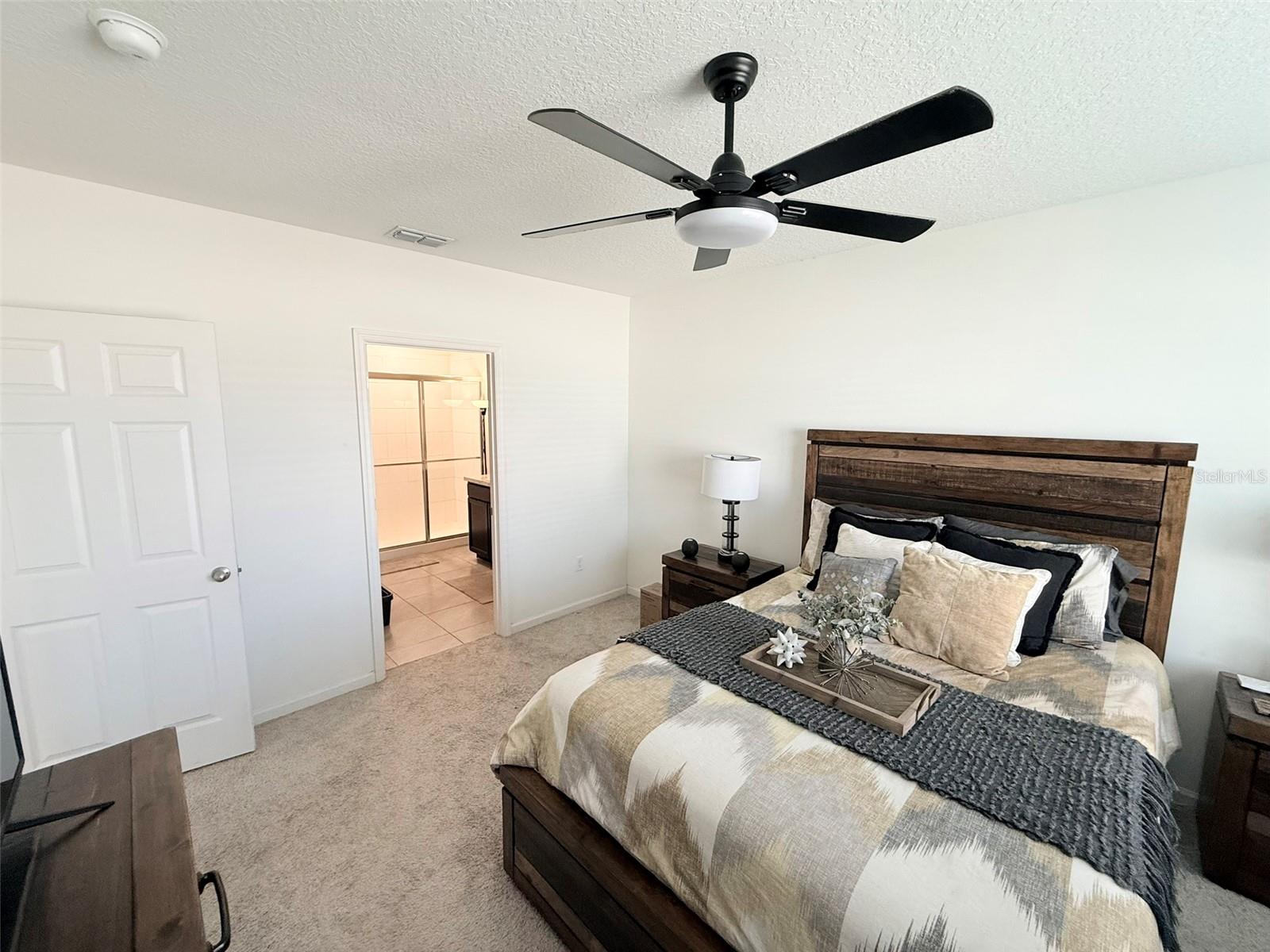 Image 20 of 37 For 517 Lacroix Avenue