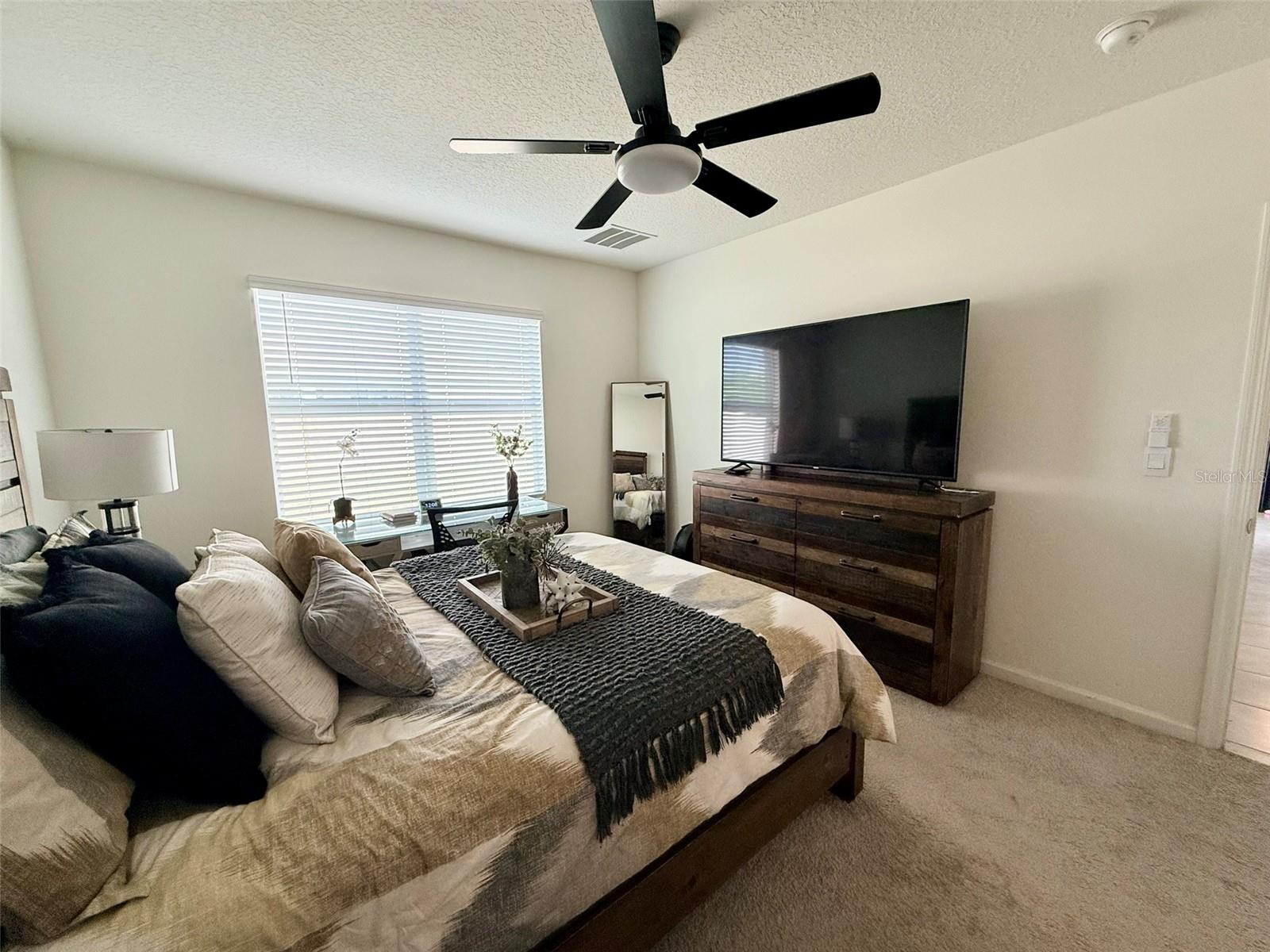 Image 21 of 37 For 517 Lacroix Avenue