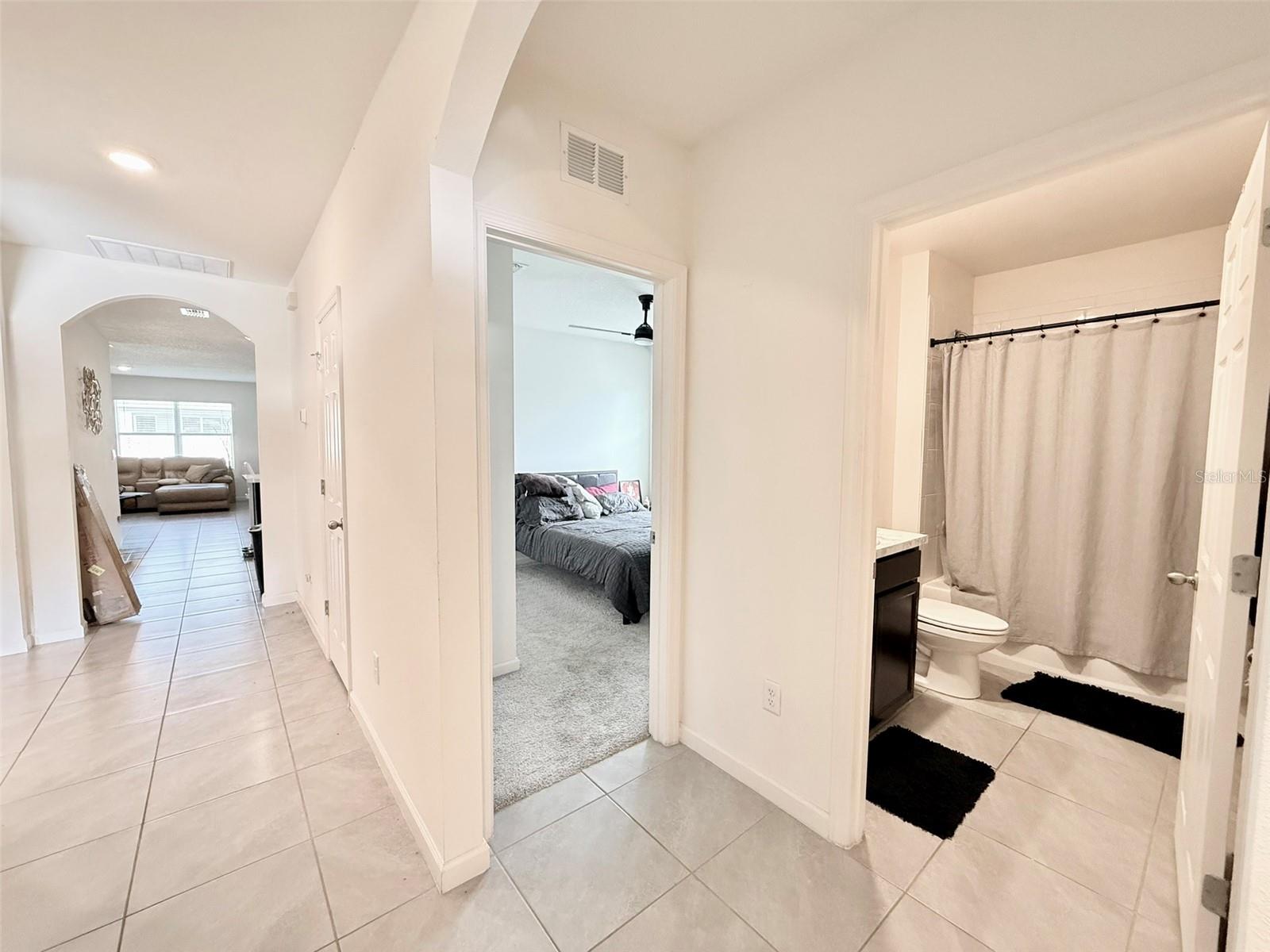 Image 22 of 37 For 517 Lacroix Avenue