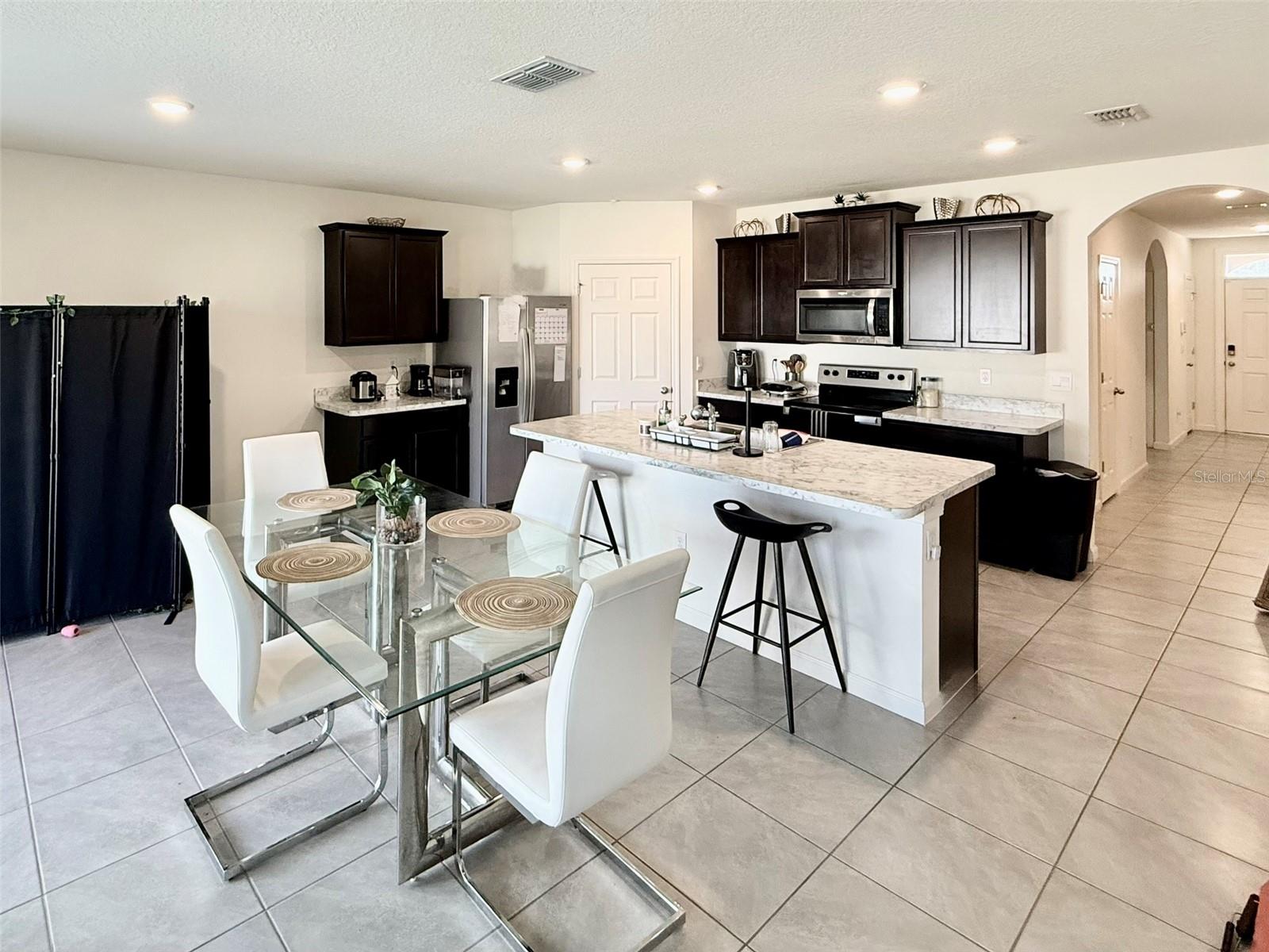 Image 8 of 37 For 517 Lacroix Avenue