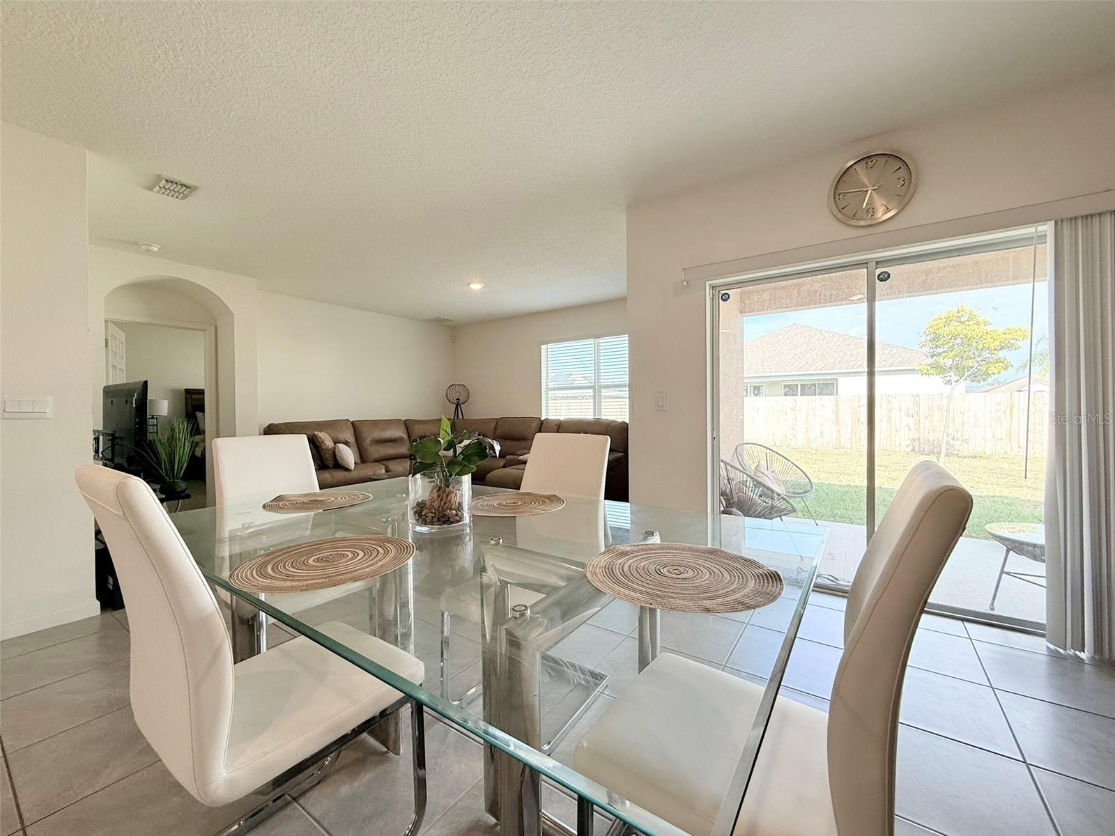 Image 9 of 37 For 517 Lacroix Avenue