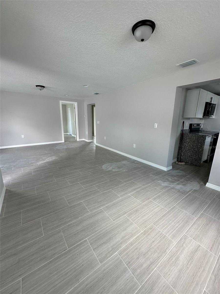 Image 6 of 18 For 2015 Laurel Street