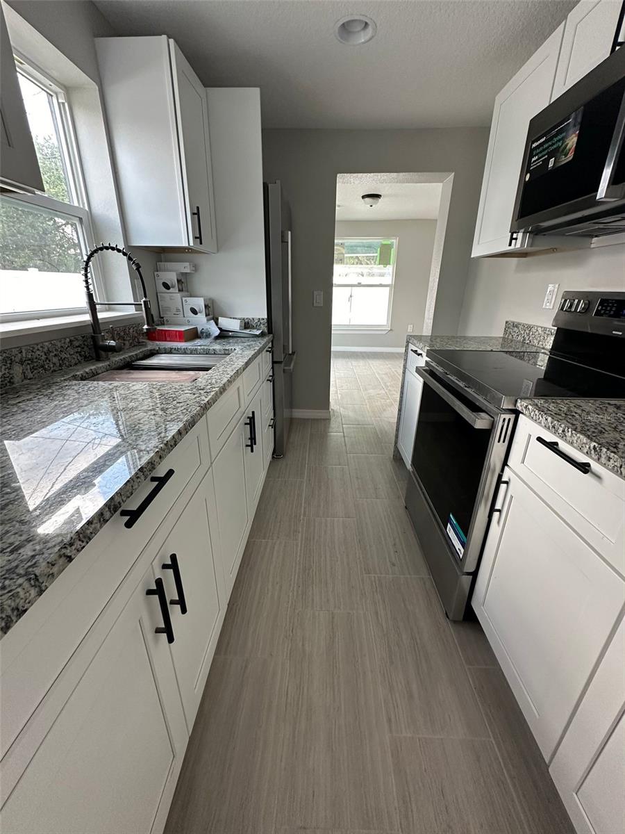 Image 7 of 18 For 2015 Laurel Street