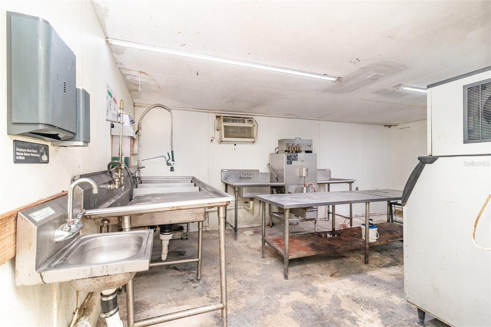 Image 14 of 33 For 2516 Sanford Avenue