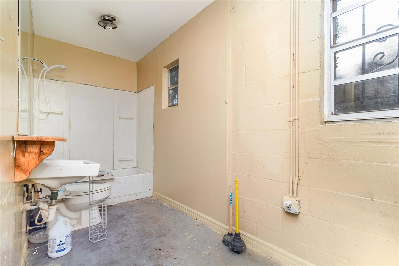 Image 26 of 33 For 2516 Sanford Avenue