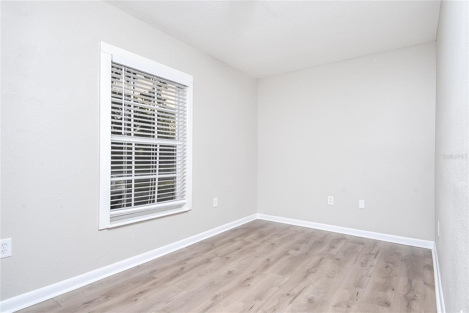 Image 11 of 16 For 225 Tracy Way