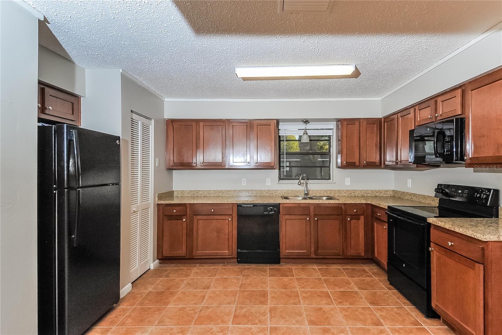 Image 5 of 16 For 225 Tracy Way