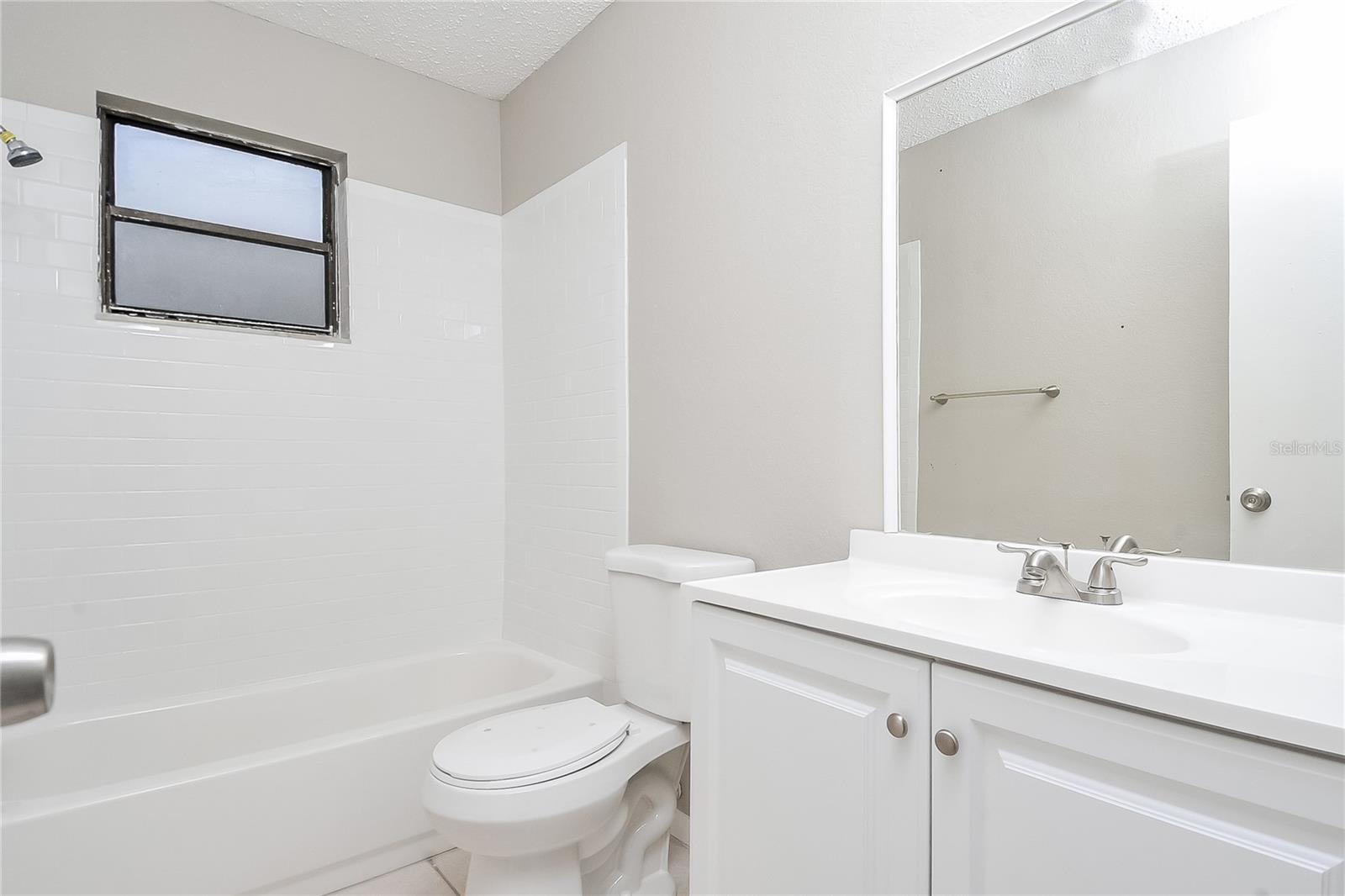 Image 8 of 16 For 225 Tracy Way