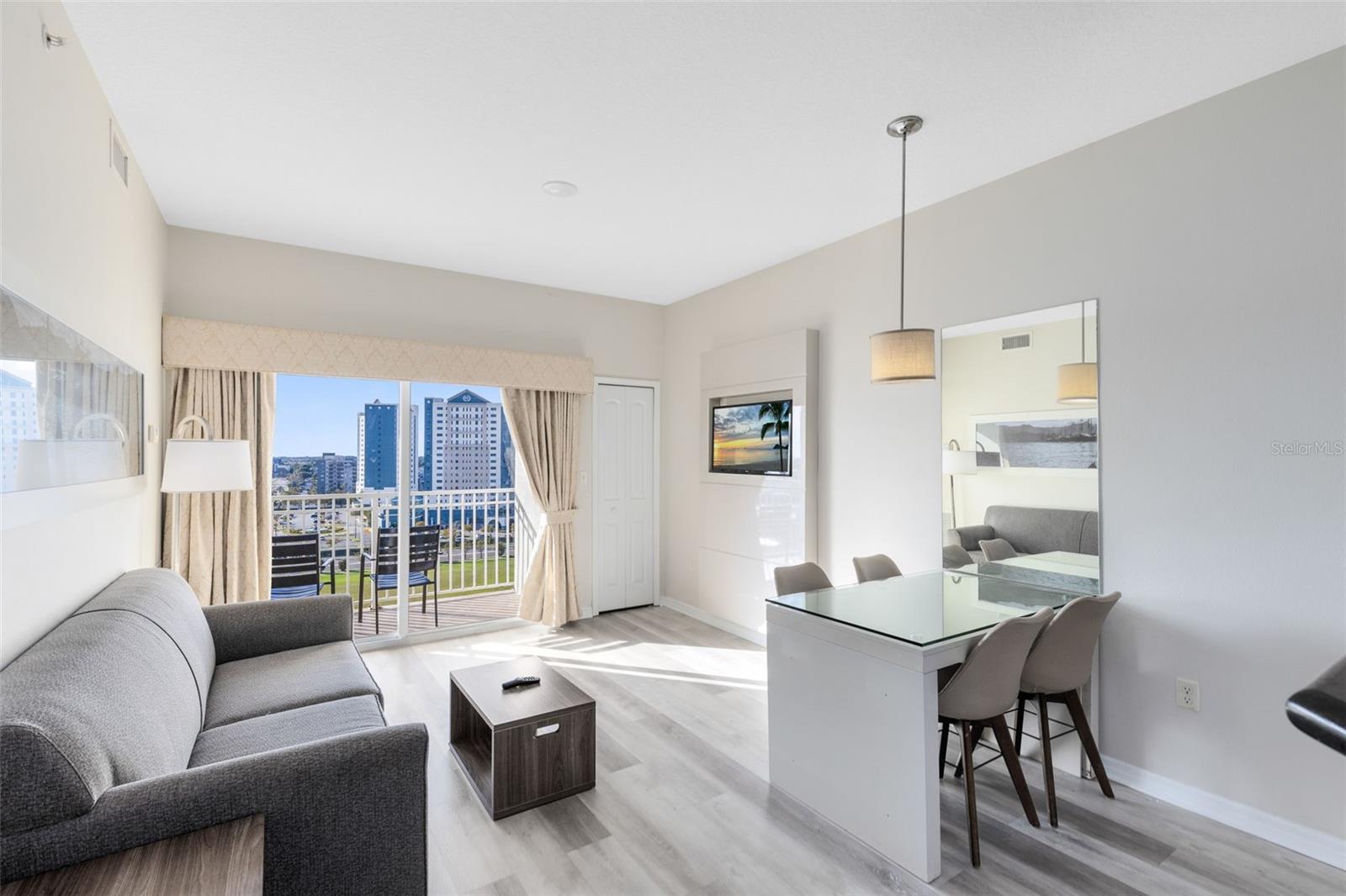 Image 2 of 28 For 7395 Universal Boulevard 1103