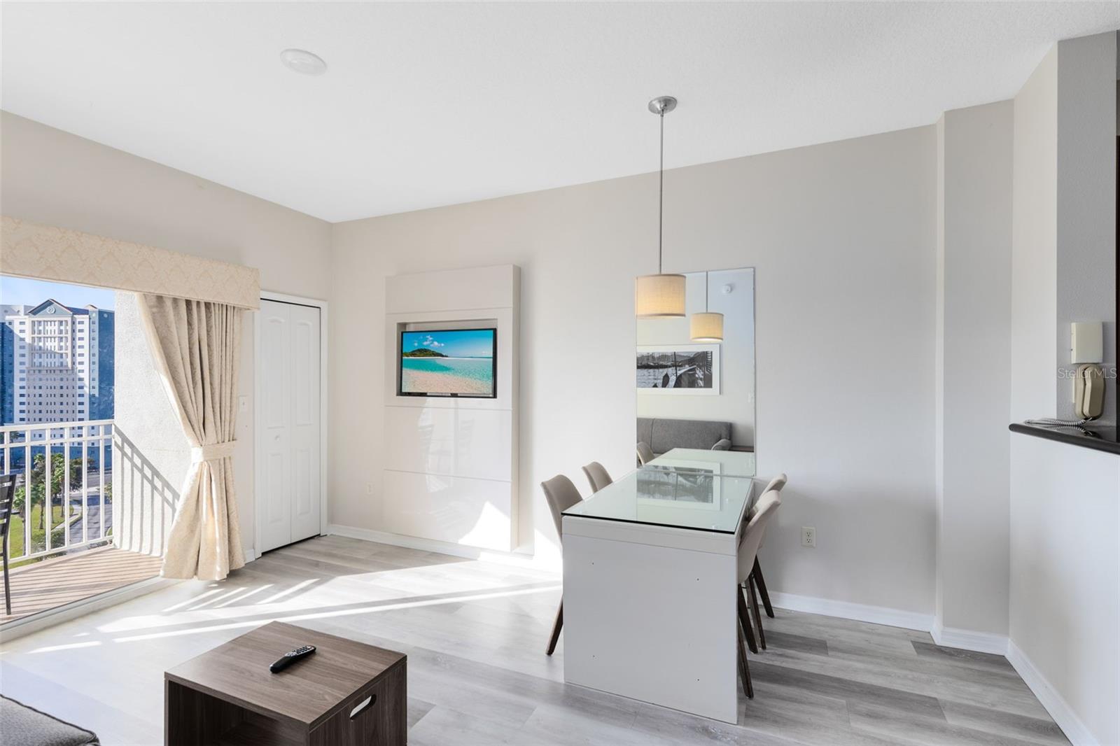 Image 3 of 28 For 7395 Universal Boulevard 1103