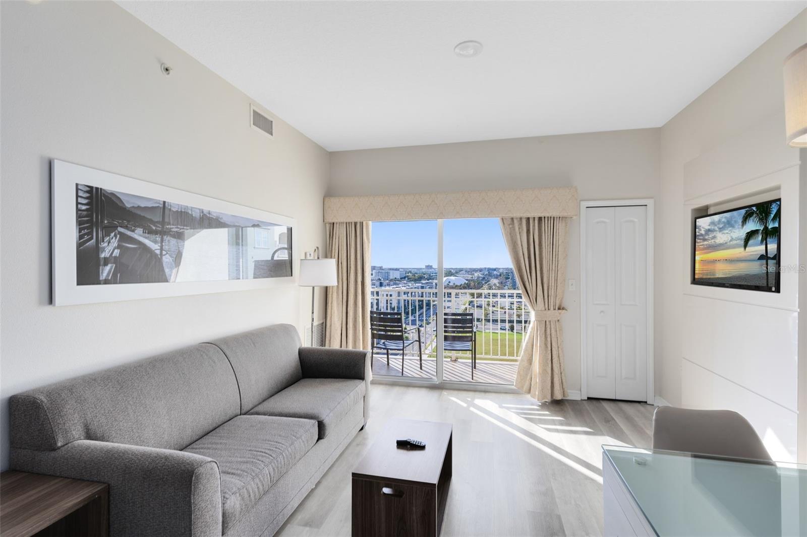 Image 4 of 28 For 7395 Universal Boulevard 1103