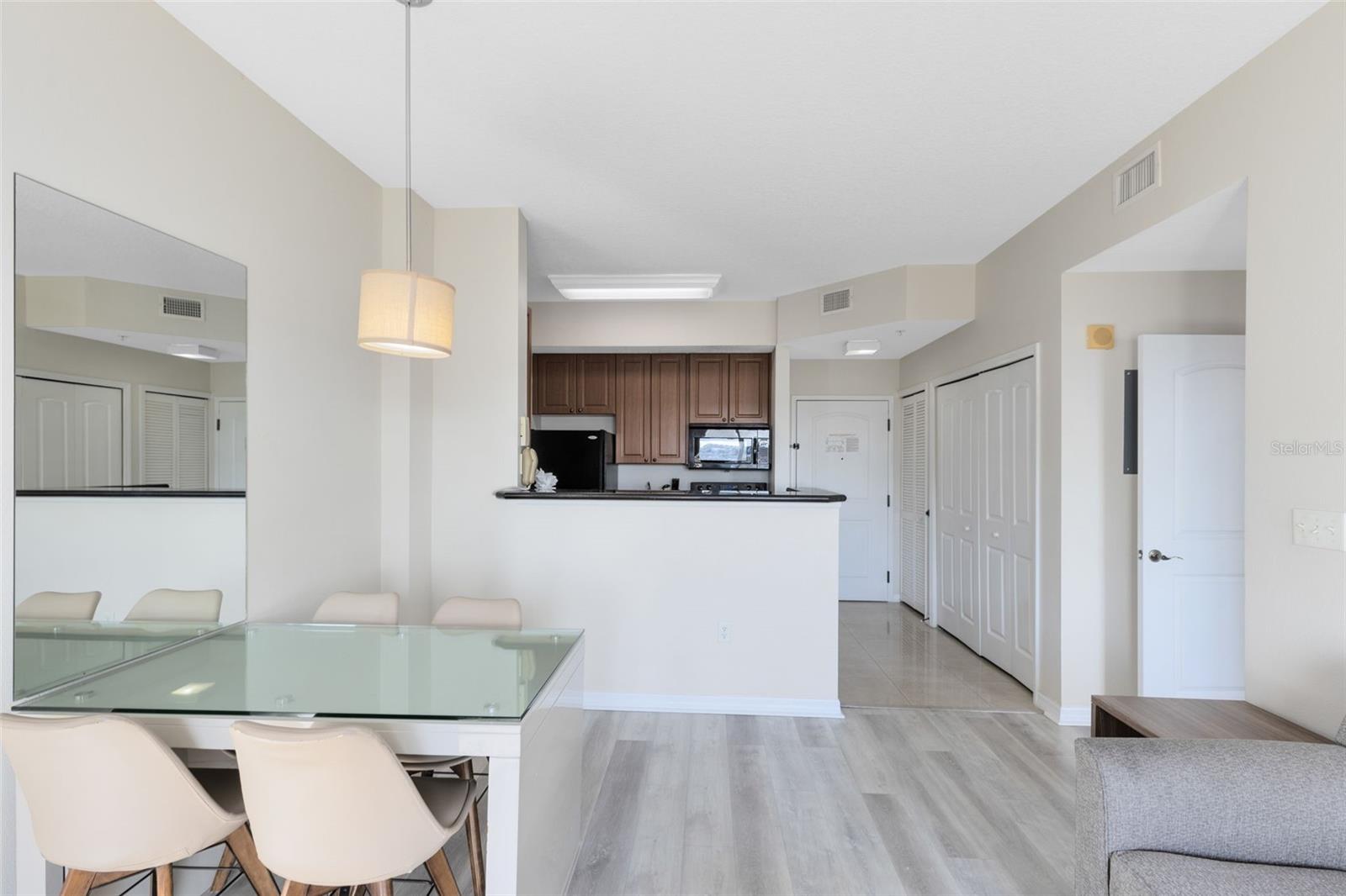 Image 6 of 28 For 7395 Universal Boulevard 1103