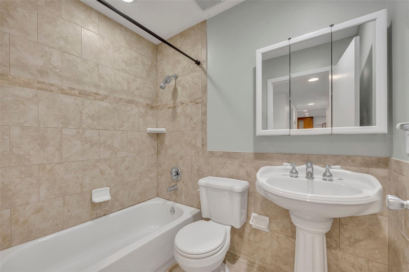 Image 14 of 18 For 1231 Glastonberry Road