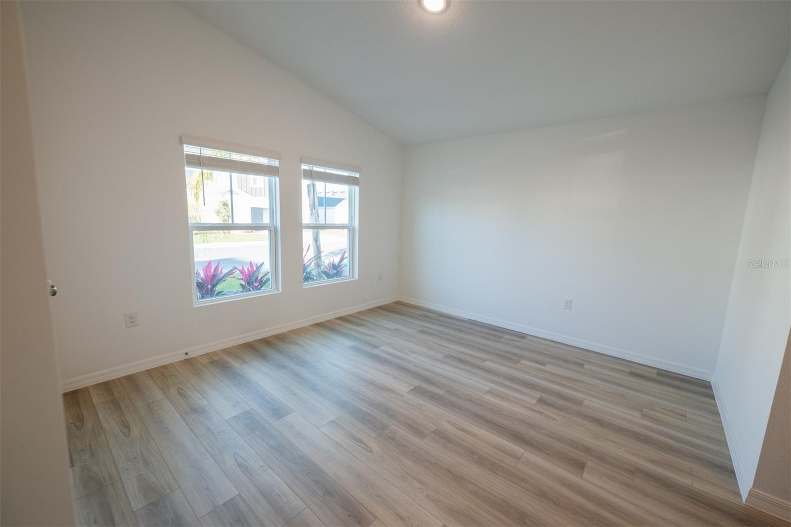 Image 20 of 61 For 4124 River Beacon Boulevard