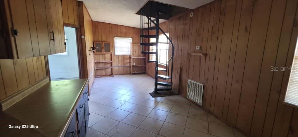 Image 10 of 35 For 351 Pine Avenue