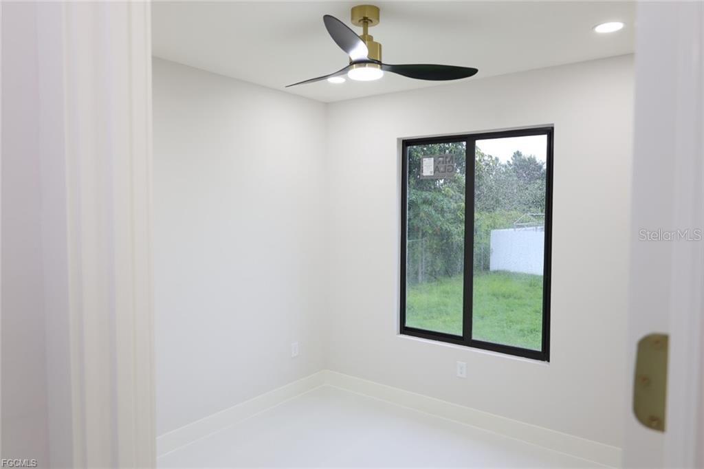 Image 18 of 35 For 2800 33rd Street Sw