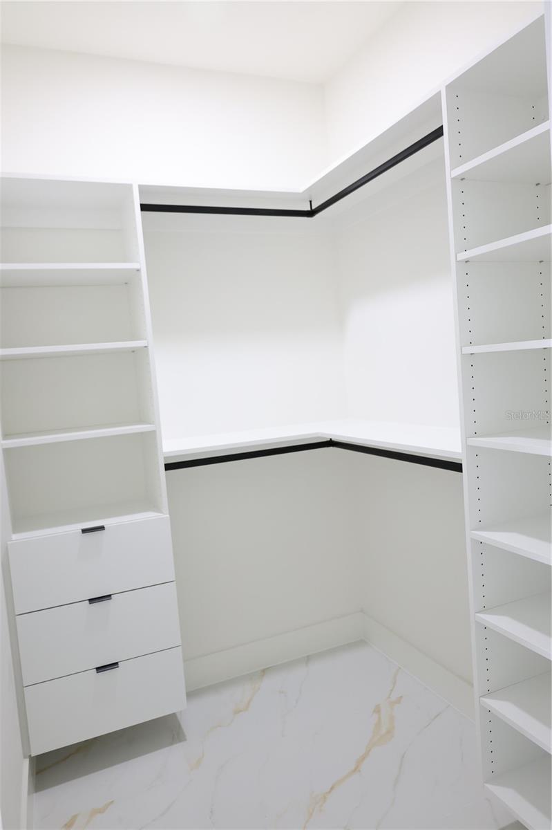 Image 23 of 35 For 2800 33rd Street Sw