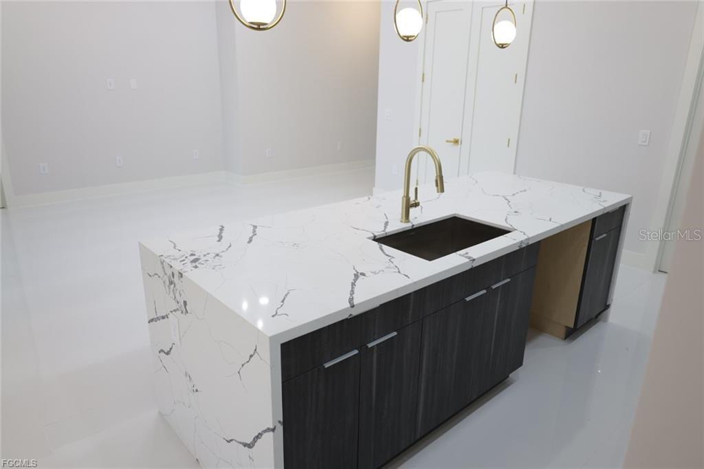 Image 7 of 35 For 2800 33rd Street Sw