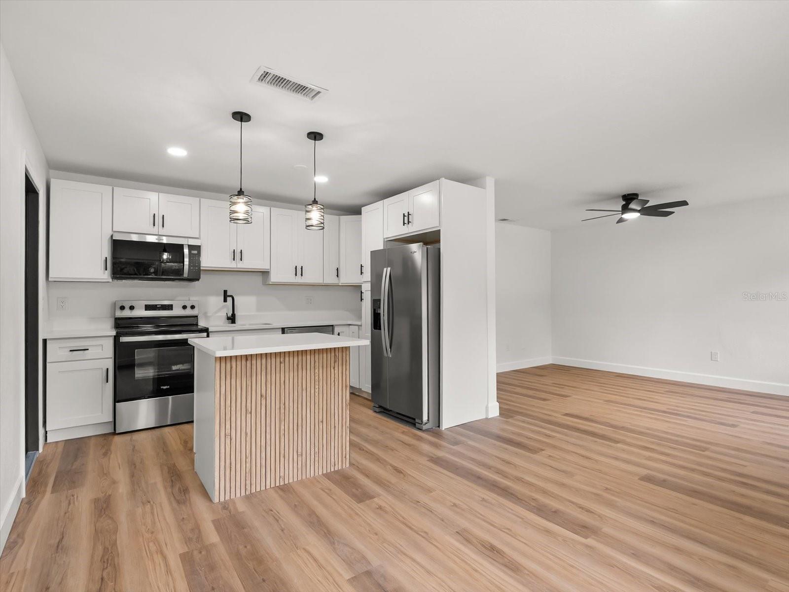 Image 3 of 22 For 2519 Yale Avenue