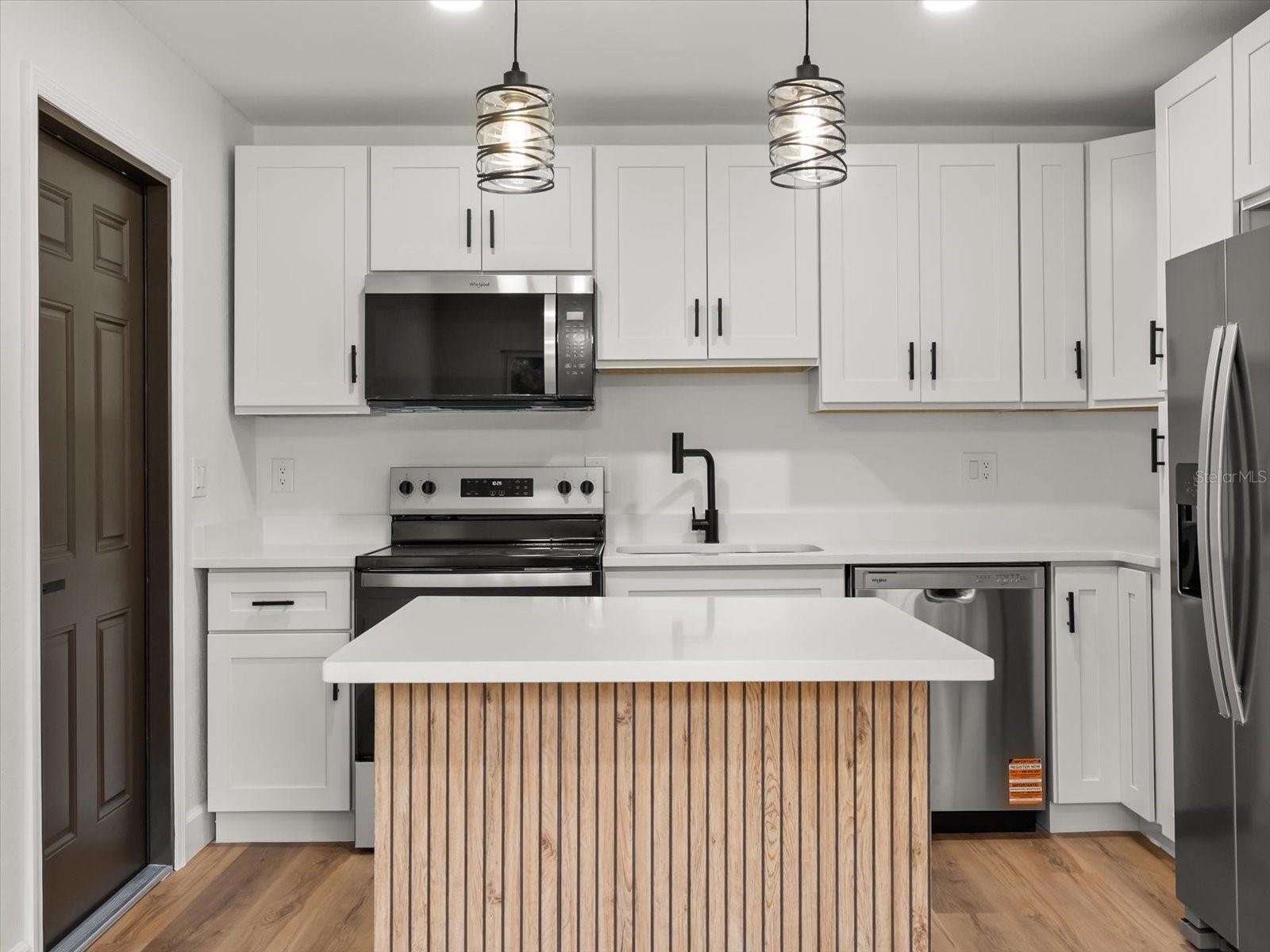 Image 4 of 22 For 2519 Yale Avenue