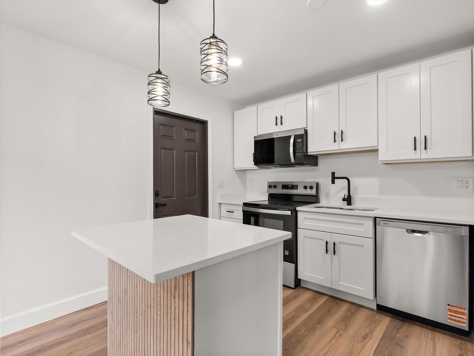 Image 5 of 22 For 2519 Yale Avenue