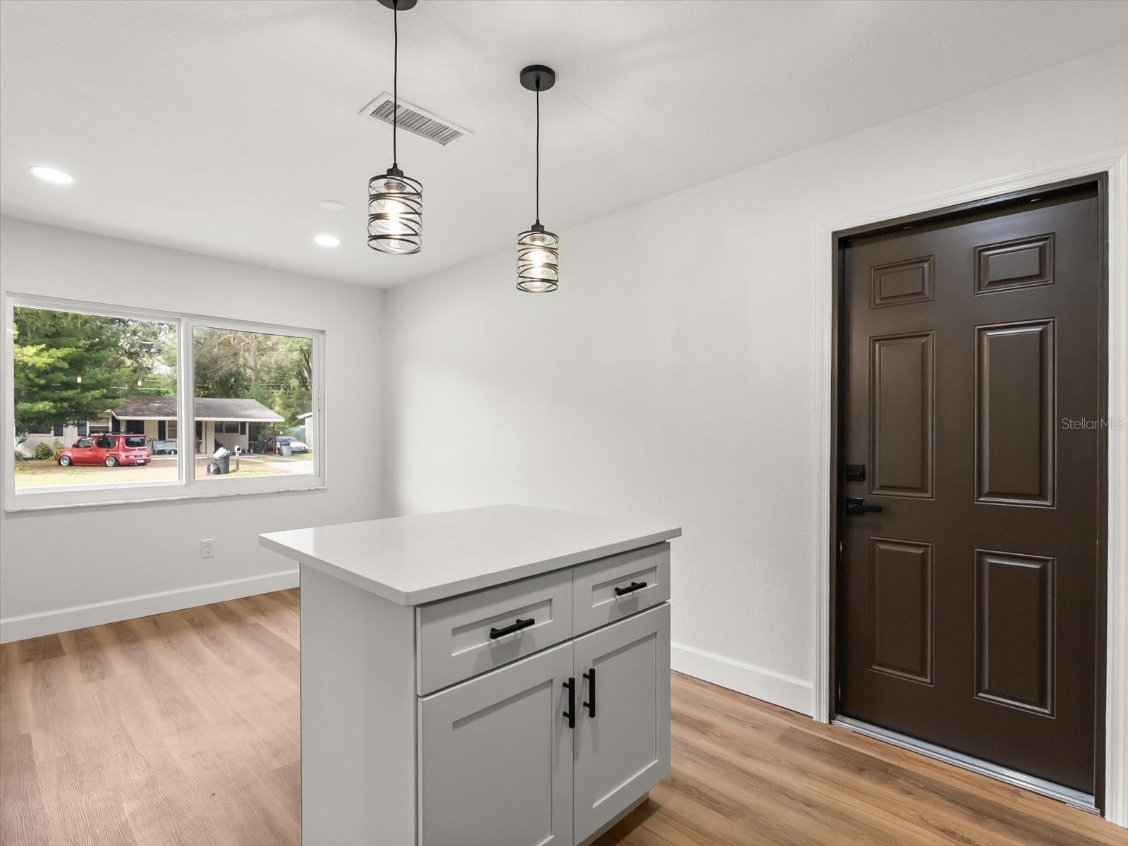 Image 6 of 22 For 2519 Yale Avenue