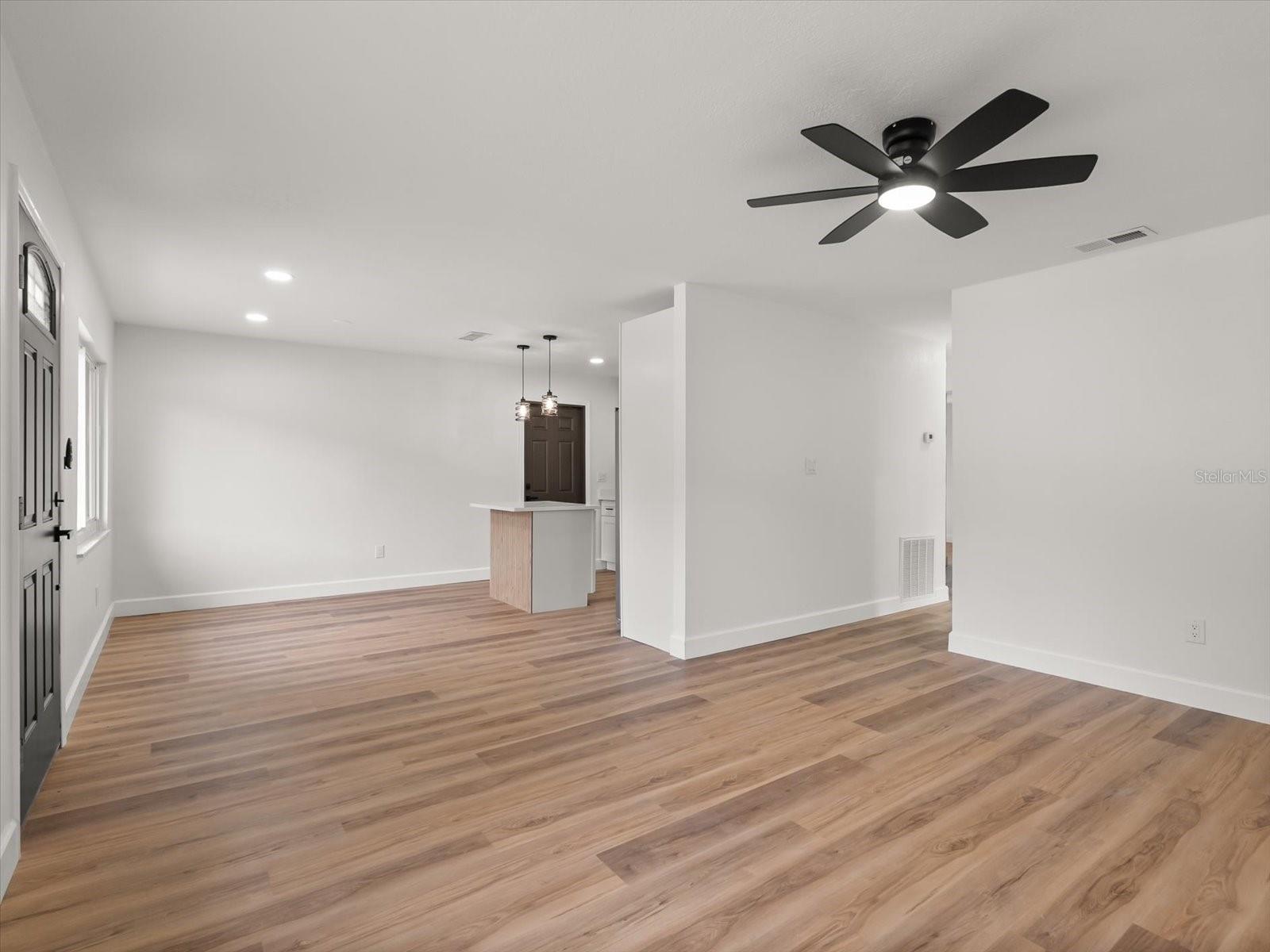 Image 7 of 22 For 2519 Yale Avenue