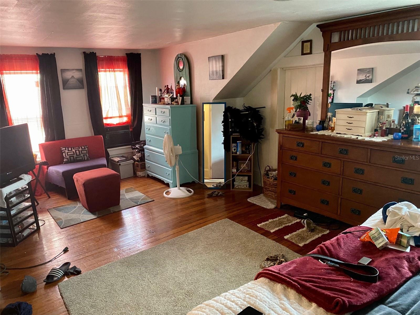 Image 8 of 17 For 415 Vermont Avenue