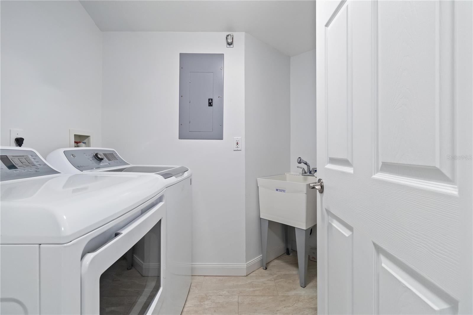 Image 19 of 32 For 3400 Ocean Beach Boulevard 610