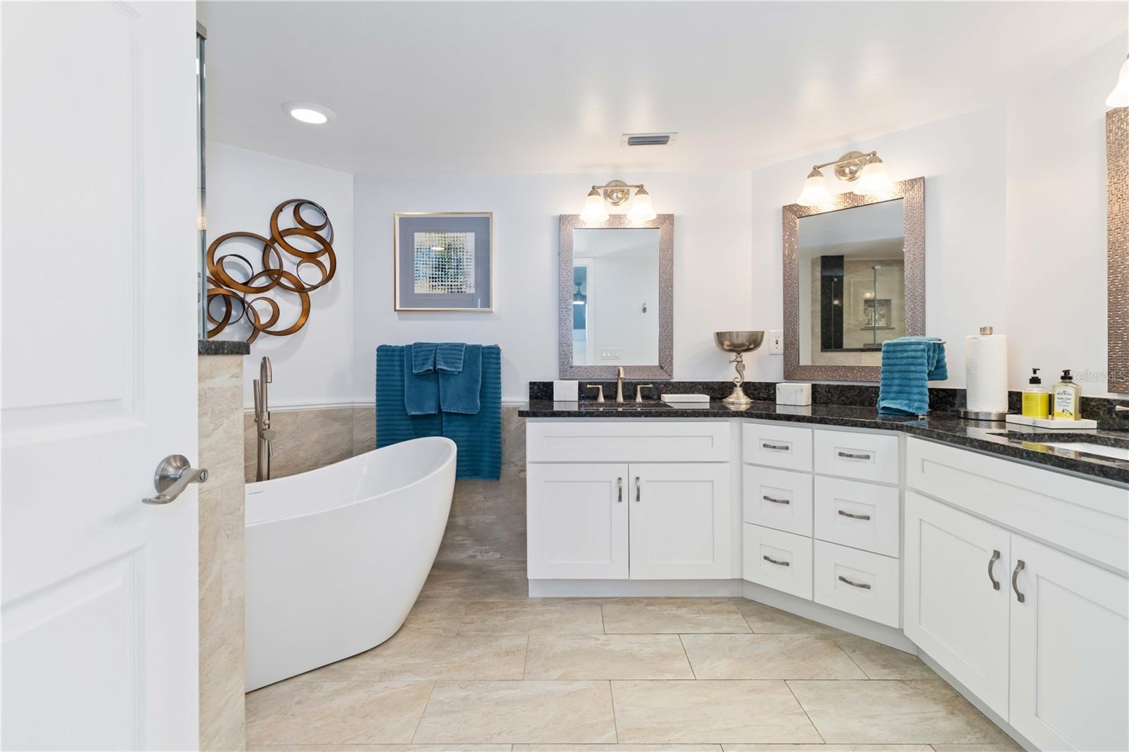 Image 23 of 32 For 3400 Ocean Beach Boulevard 610