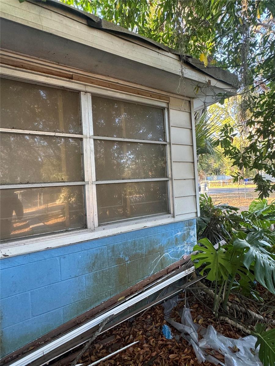 Image 21 of 51 For 4901 Hanna Avenue