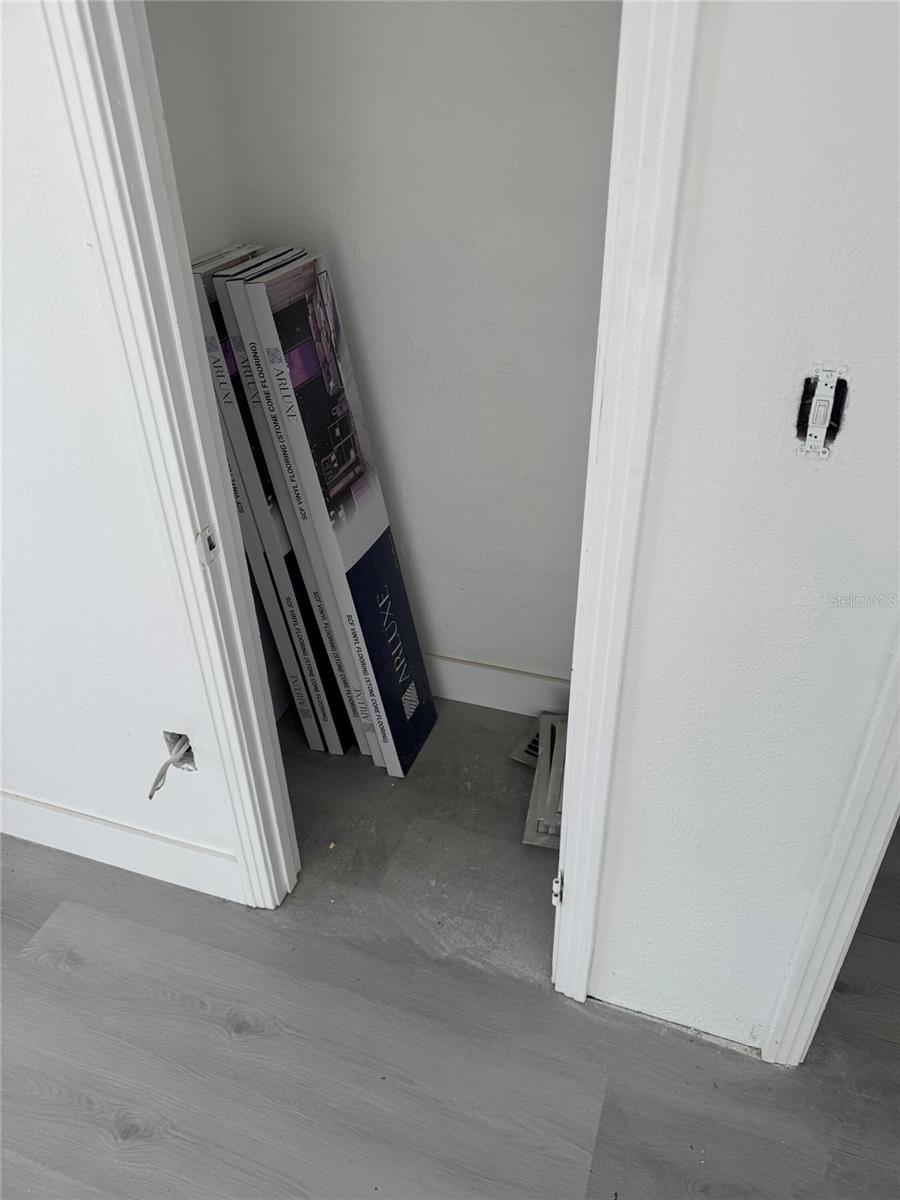 Image 23 of 51 For 4901 Hanna Avenue