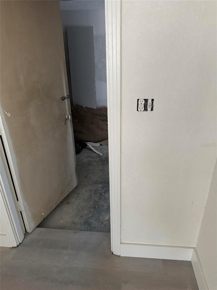 Image 26 of 51 For 4901 Hanna Avenue