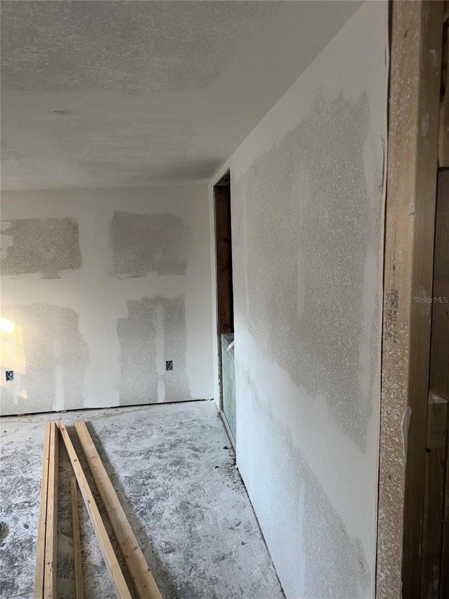 Image 33 of 51 For 4901 Hanna Avenue